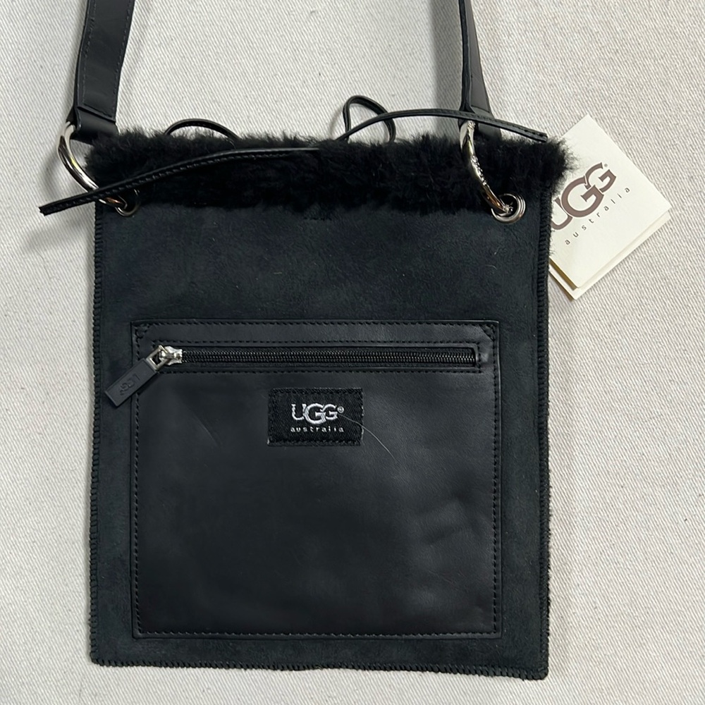 NWT vintage Y2K UGG sheepskin suede crossbody “Pocket Messenger” purse bag